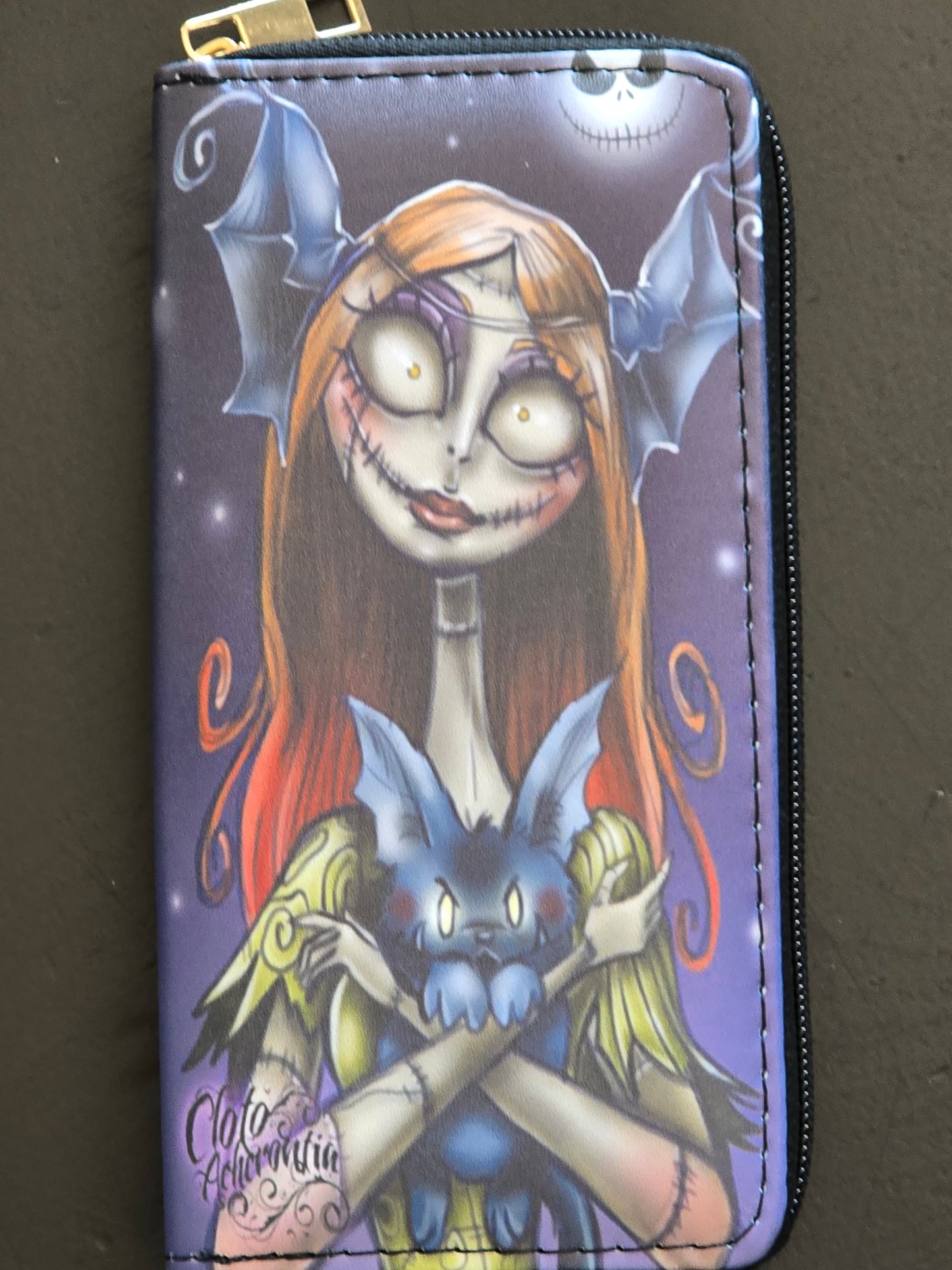 Wallet with zipper