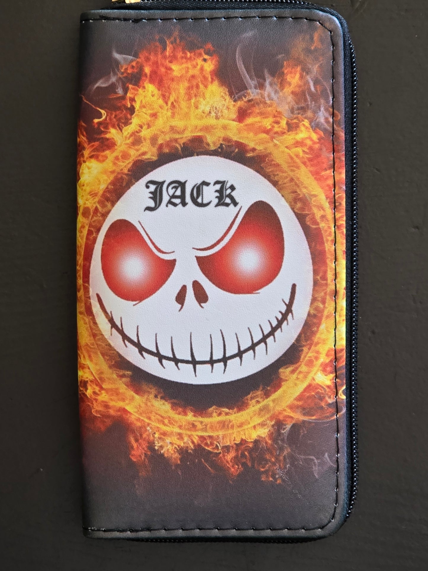 Wallet with zipper