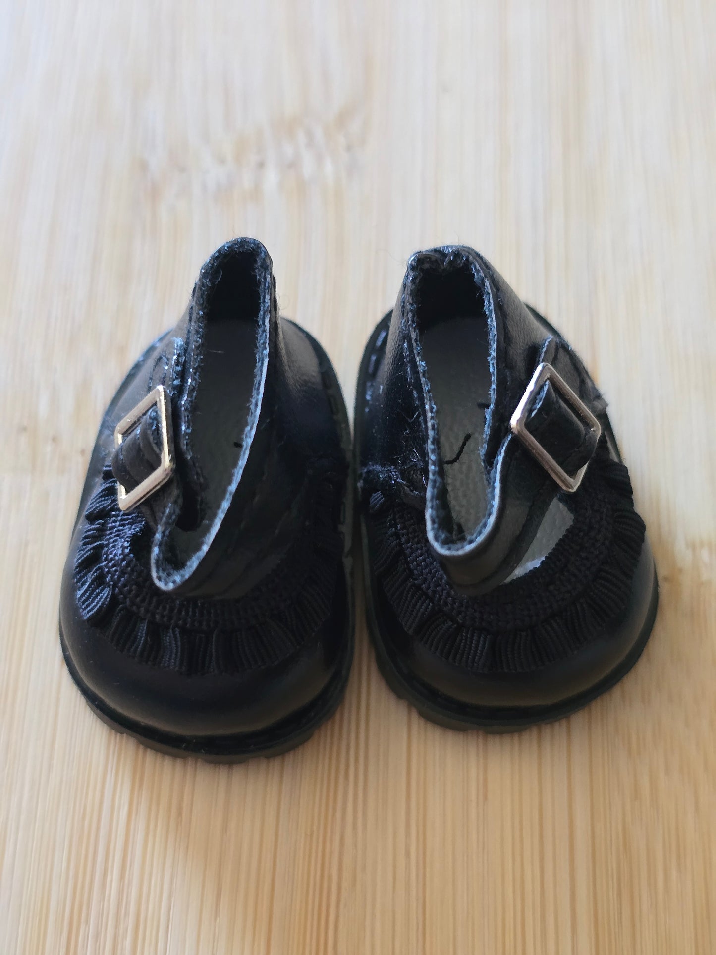 Dress shoes with buckle fit Labubu dolls