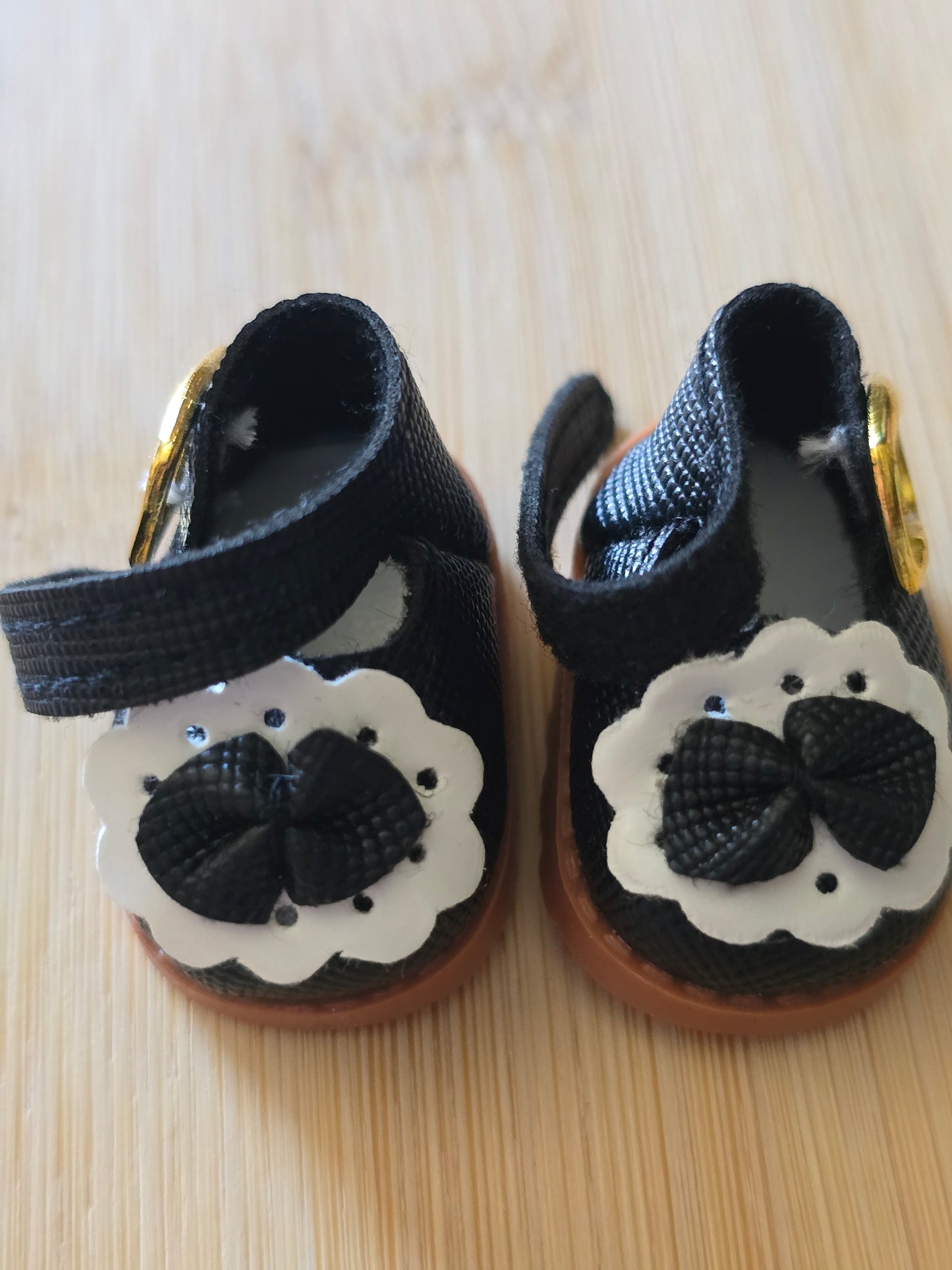 Dress shoes with buckle fit Labubu dolls