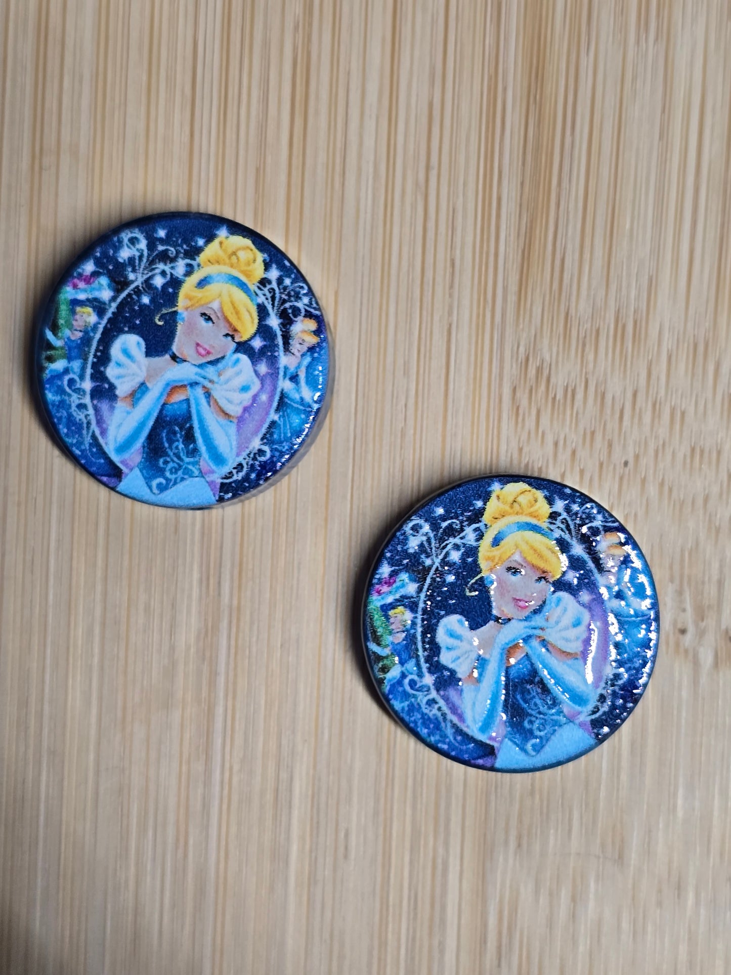 Focal- acrylic focal beads DS princess round