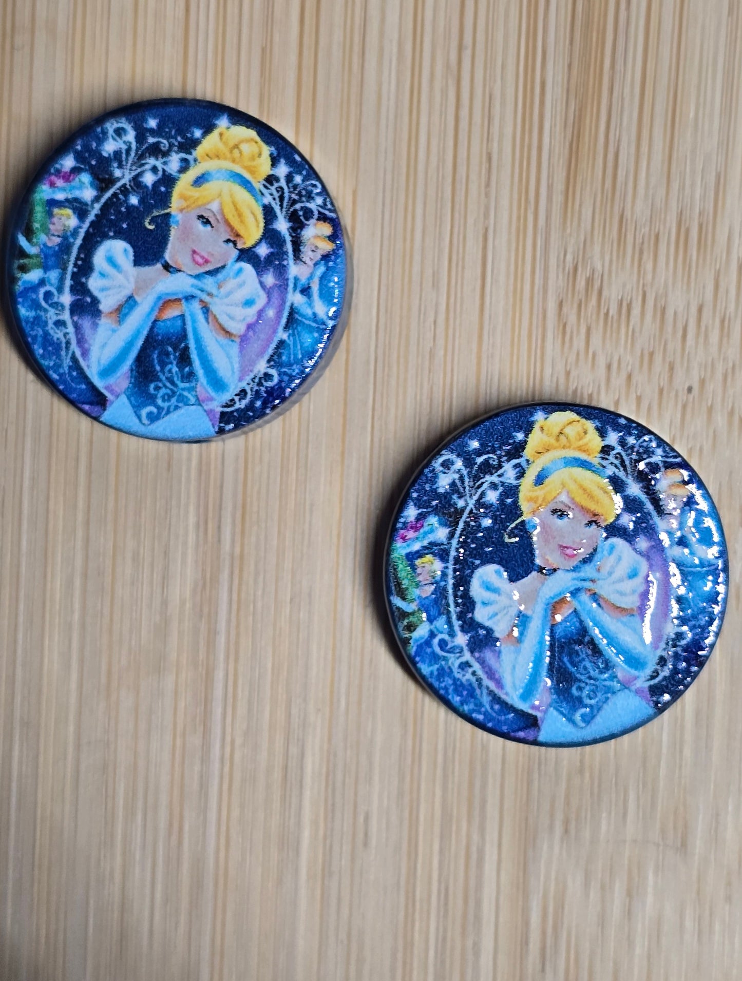 Focal- acrylic focal beads DS princess round