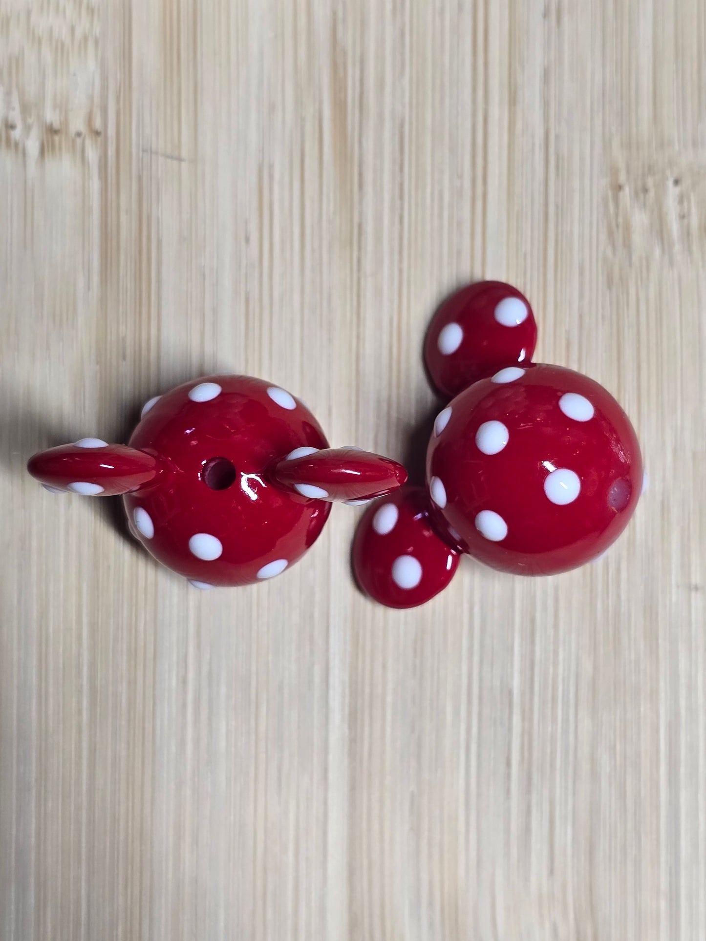 Acrylic beads red w/whi polka dots mouse head