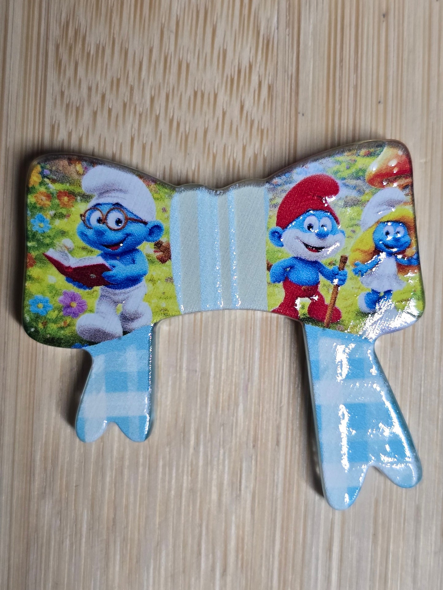 Acrylic focal beads 80's blue gnomes bow