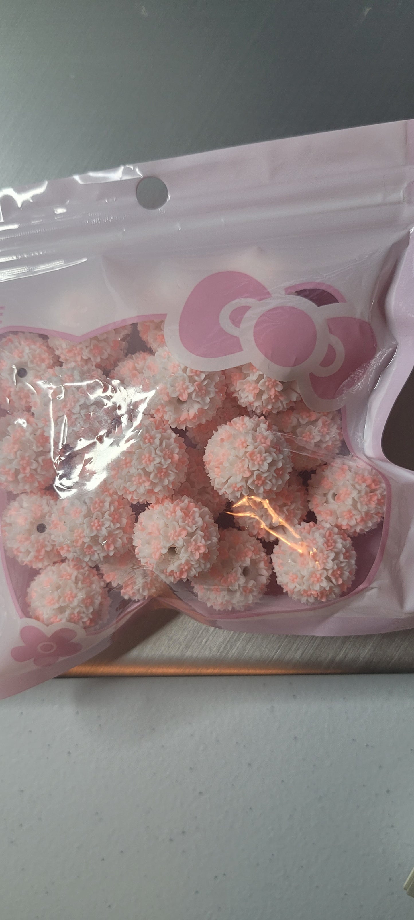 18mm handmade beads white with pink center- 10pcs