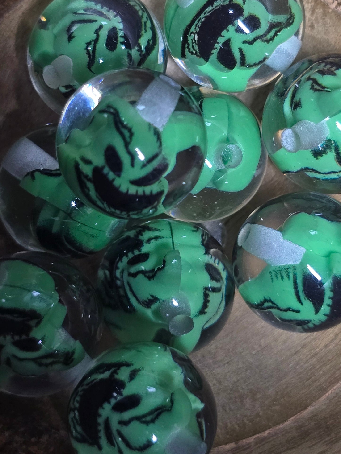 Acrylic 16mm clear character beads