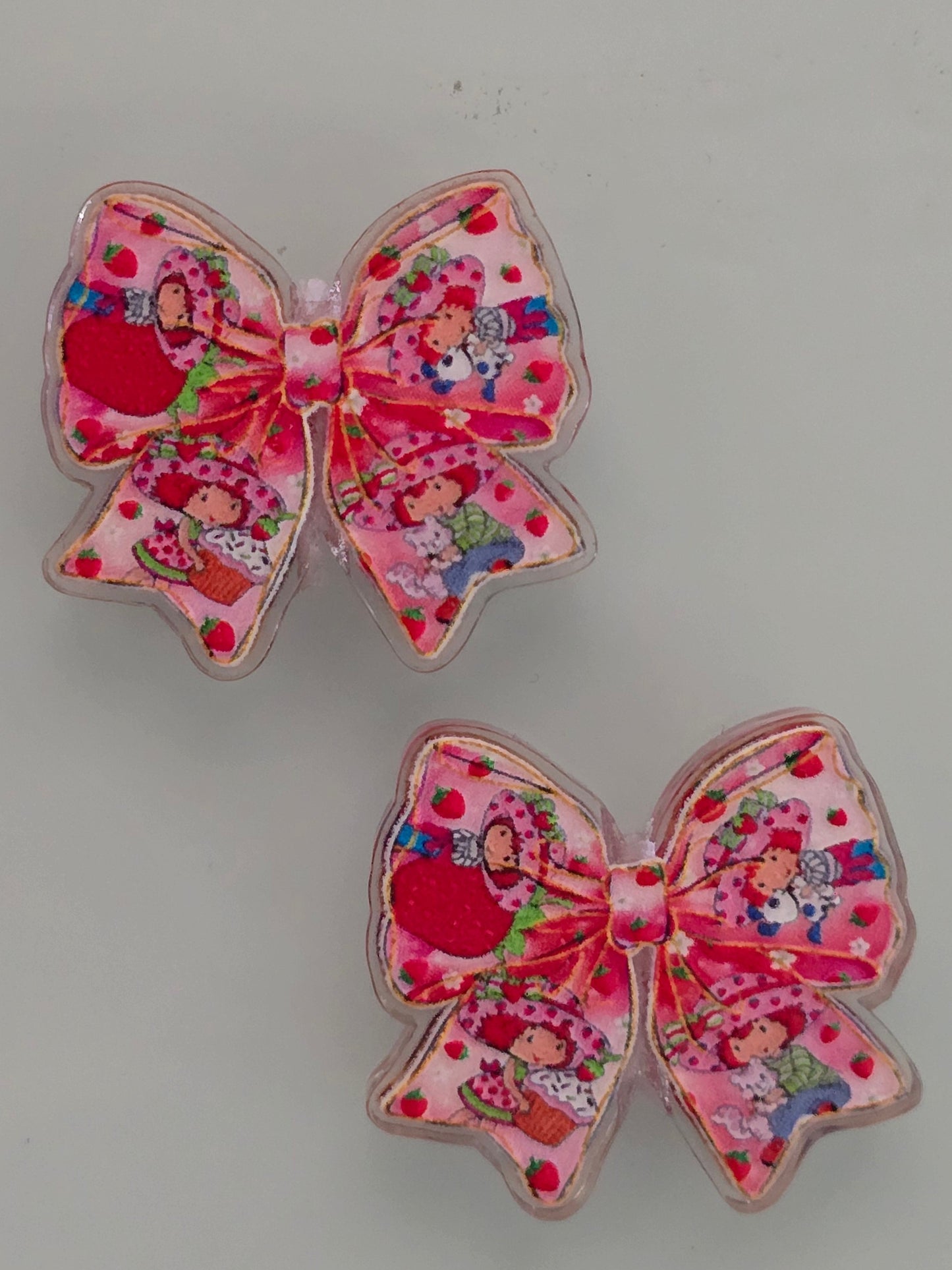 Acrylic focal beads strawberry bow