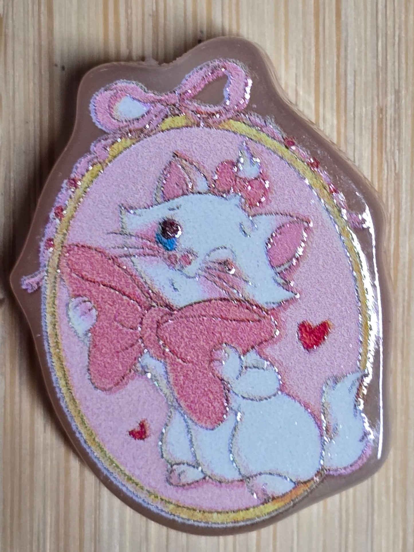 Acrylic focal beads DS movie with a white cat