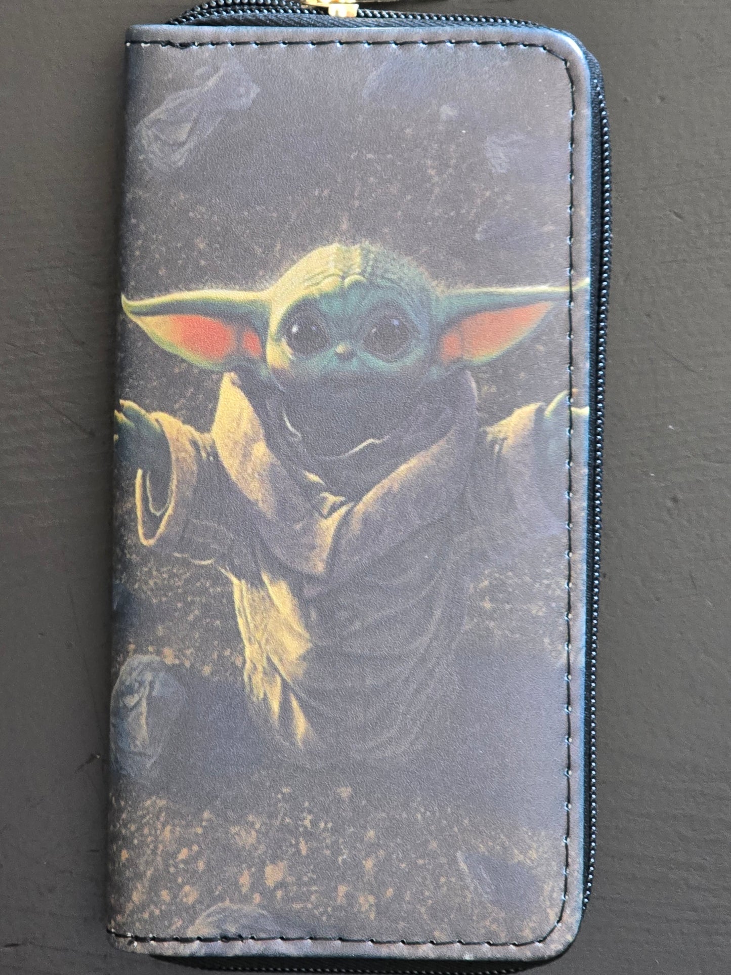 Wallet with zipper