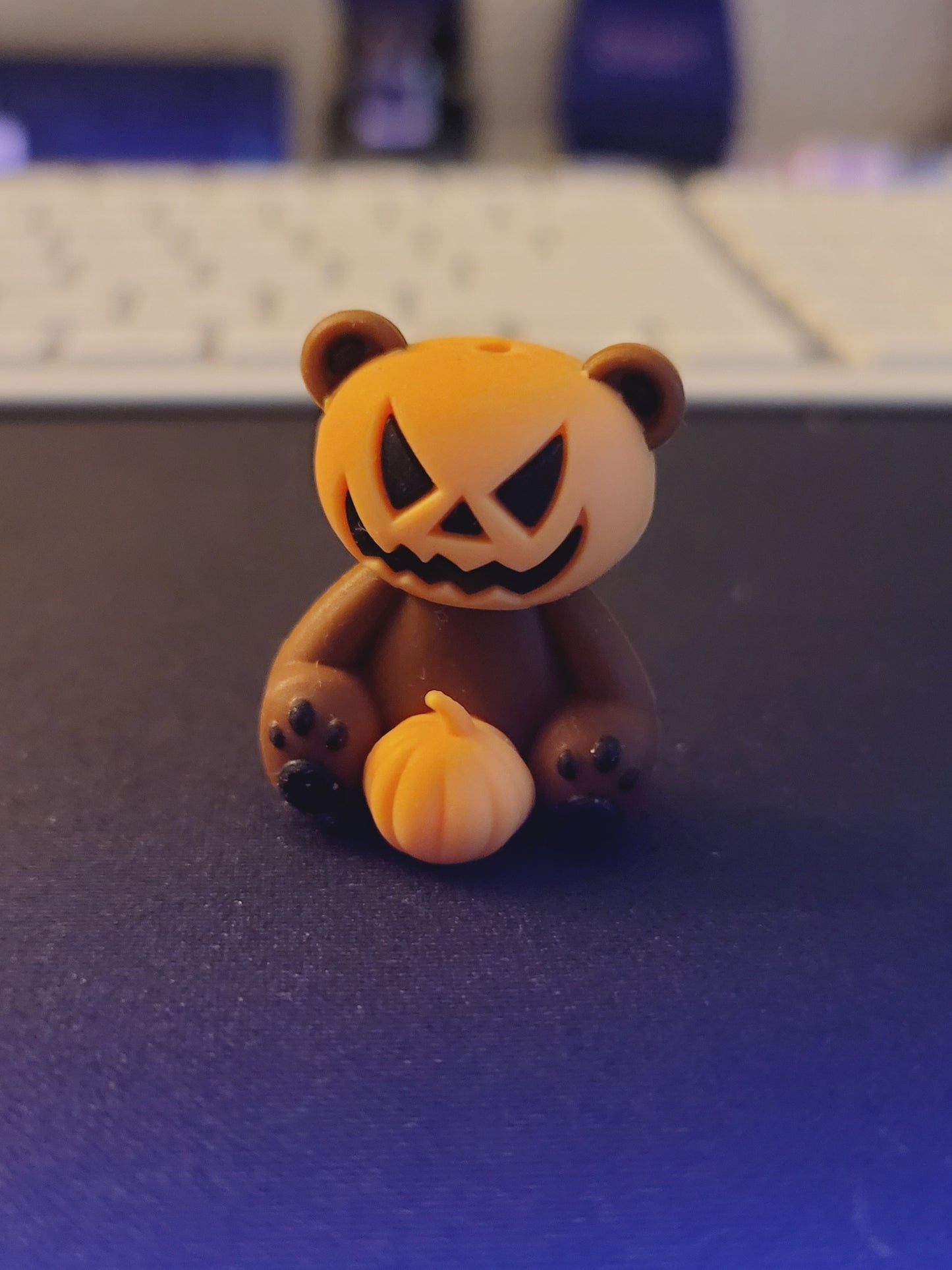 3D focal- pumpkin head teddy bear