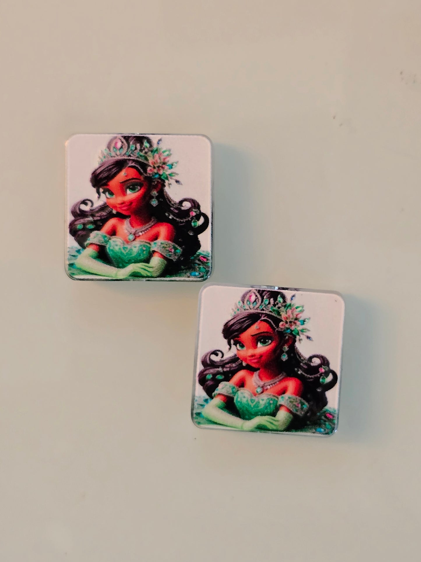 Acrylic focal beads DS princess green