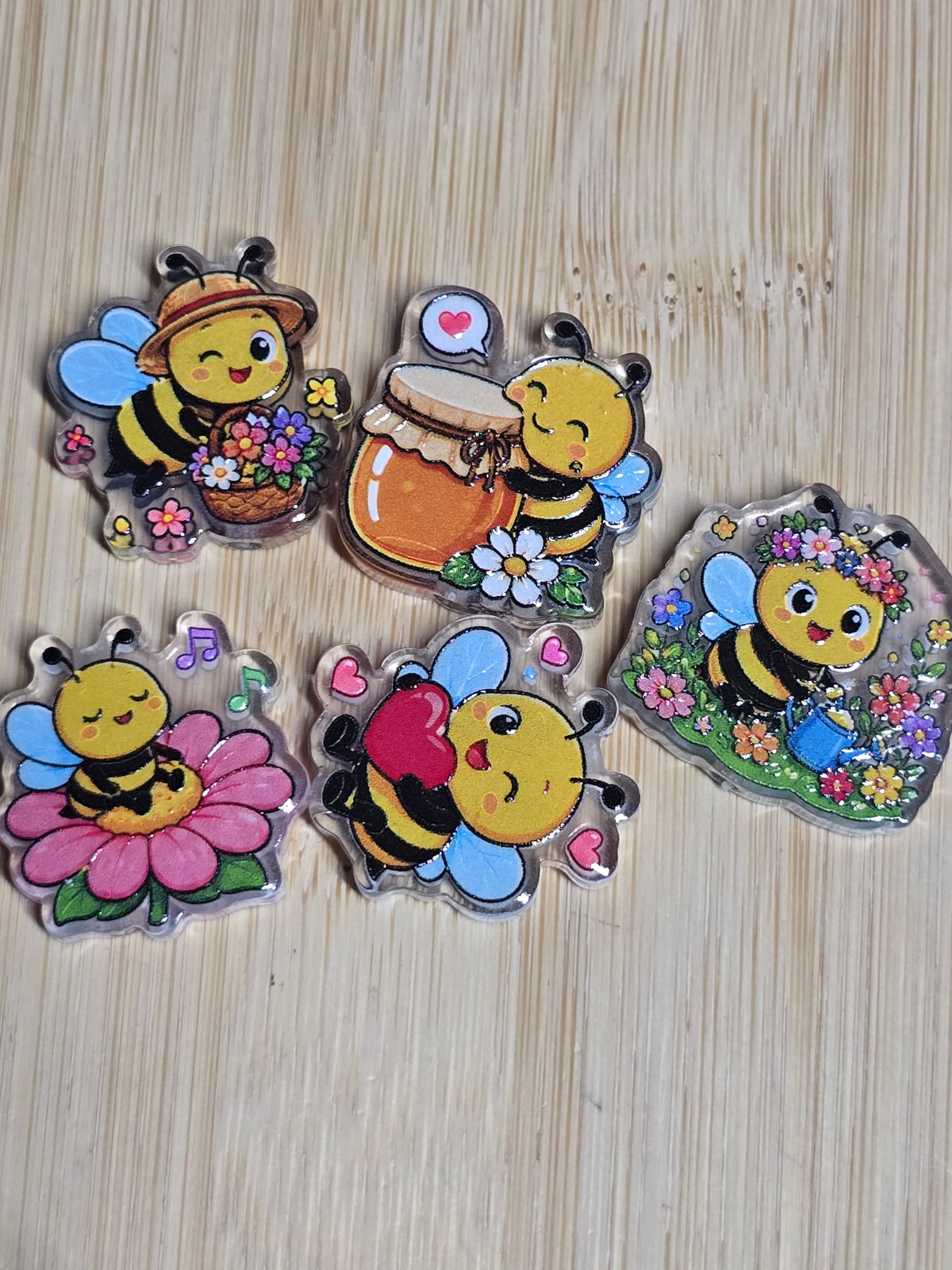 Acrylic focal beads bee mix
