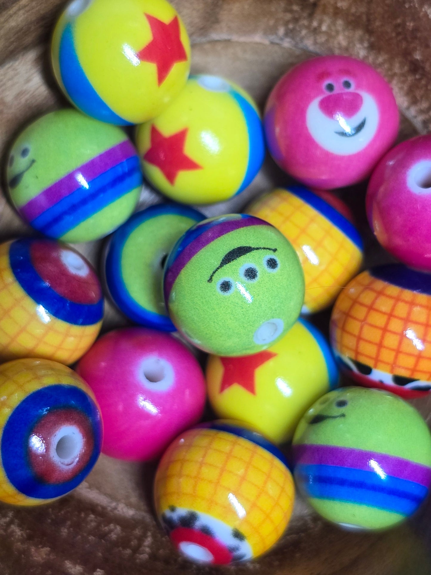 Acrylic character 16mm beads