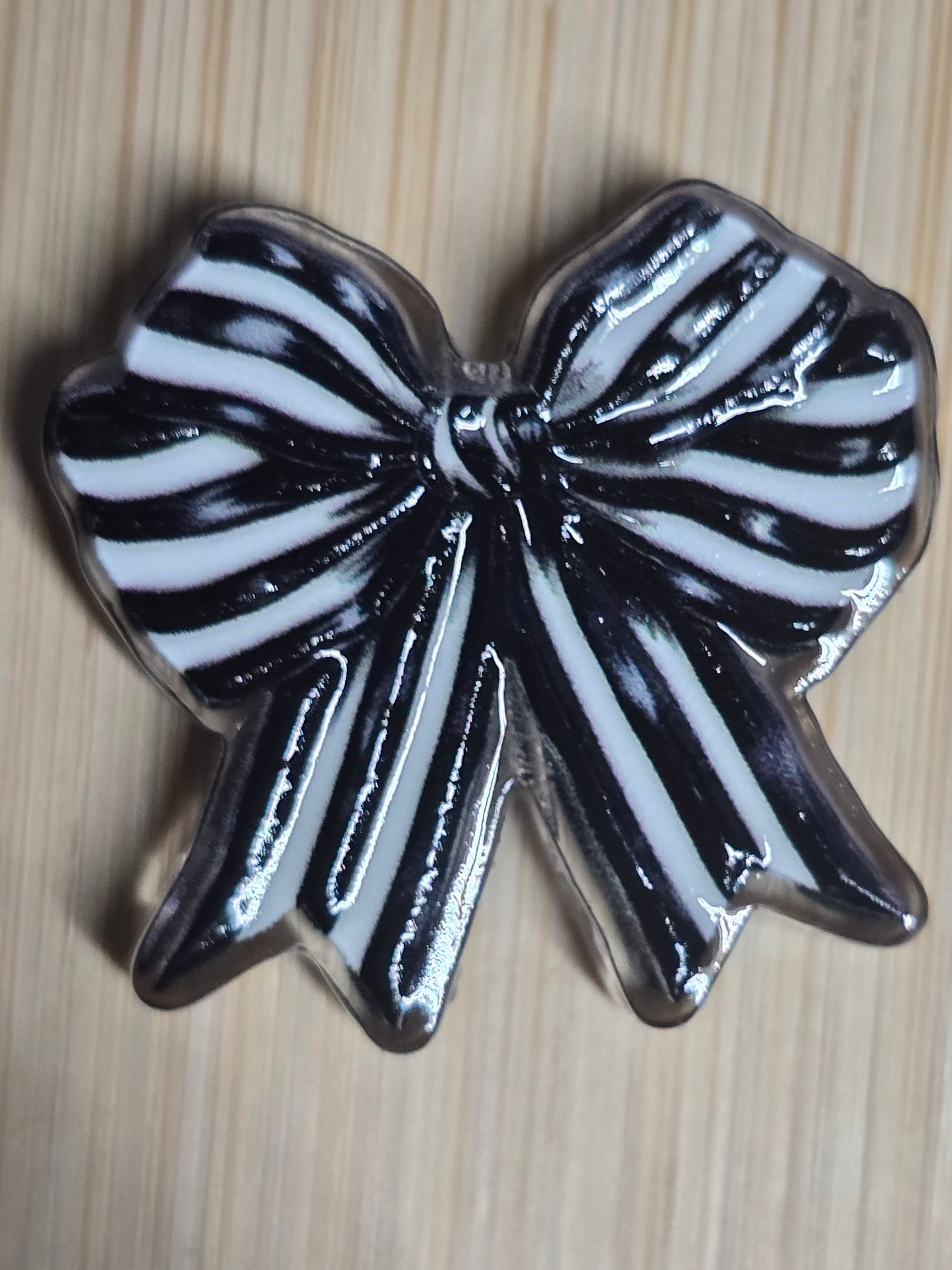 Focal acrylic beads bow
