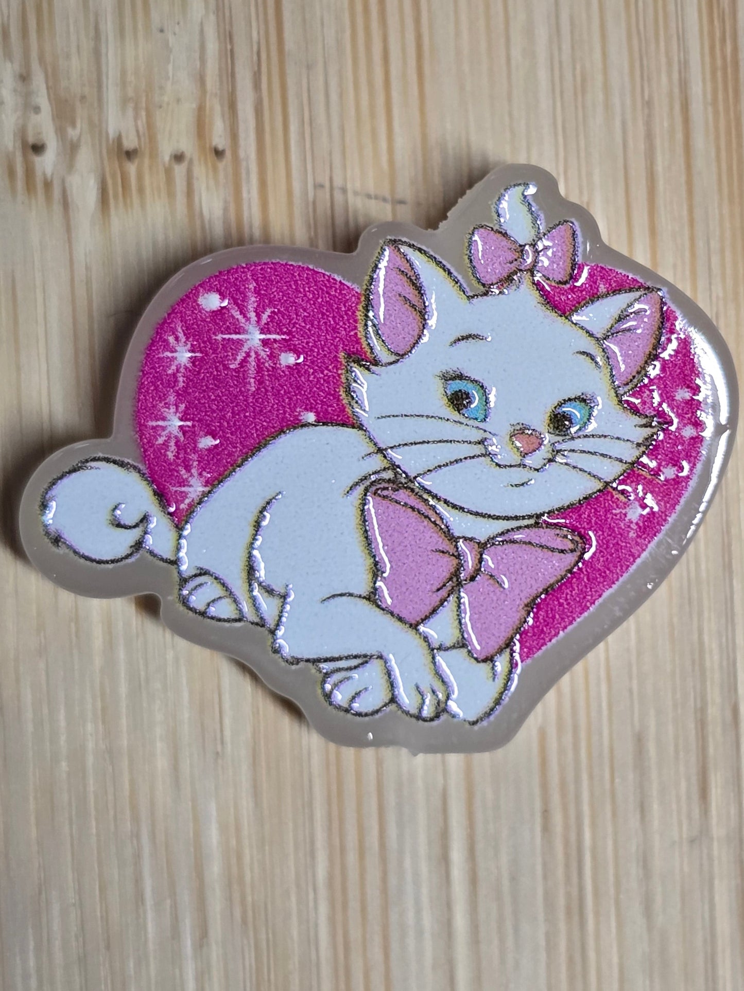Acrylic focal beads DS movie with a white cat
