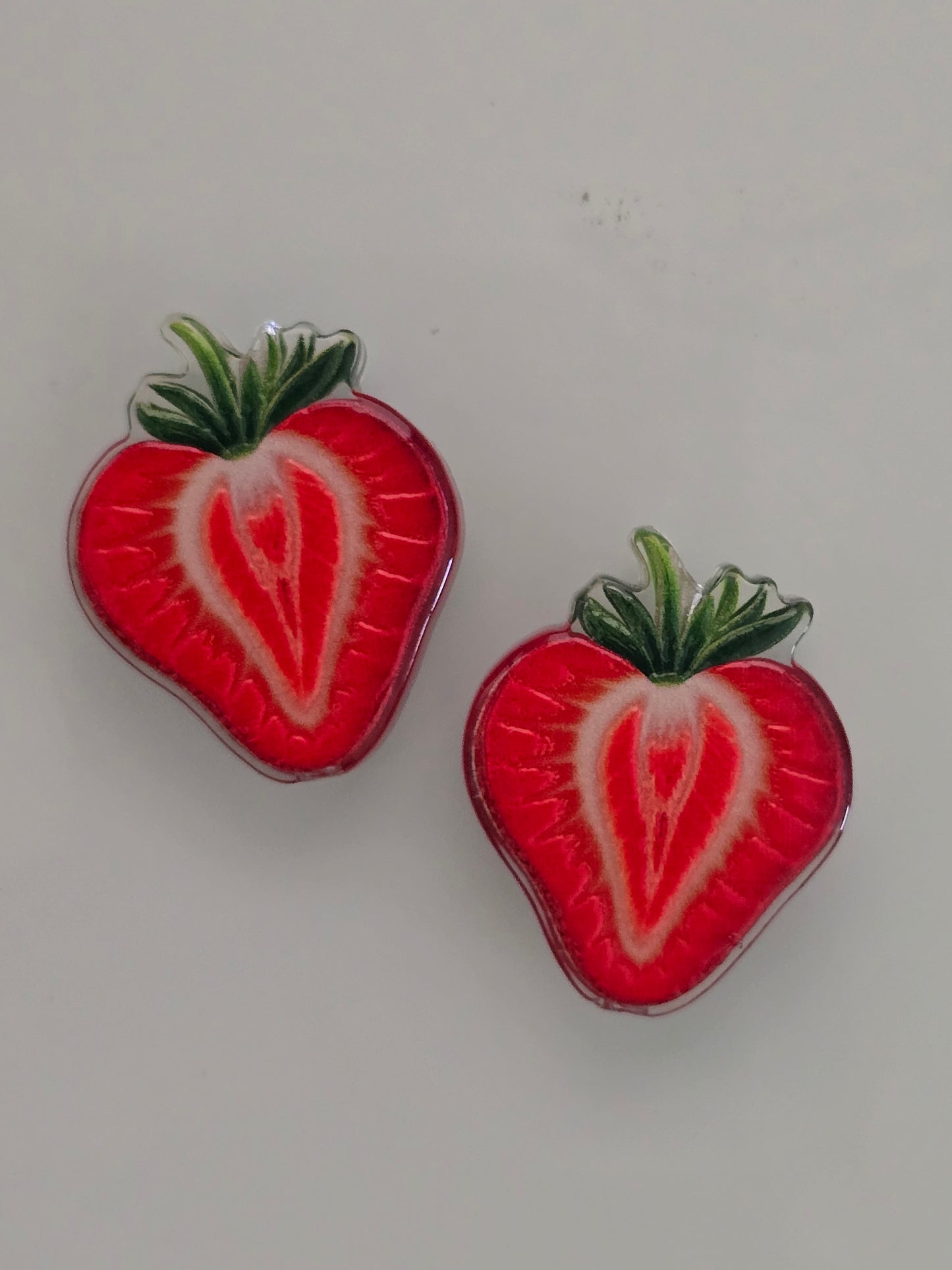 Acrylic focal beads strawberry