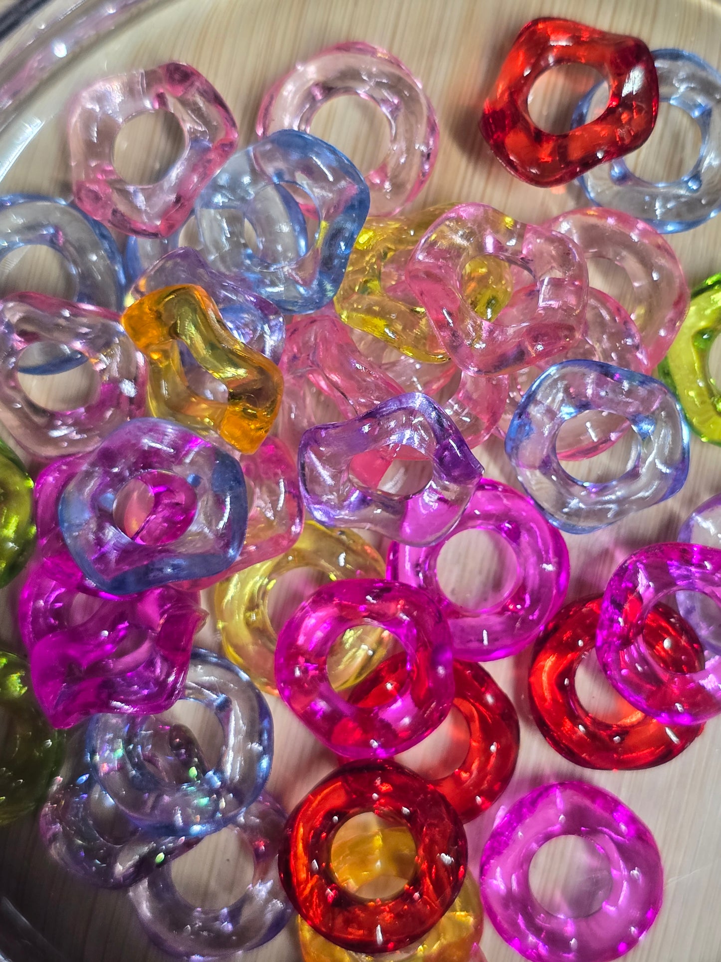 Plastic wavy spacers