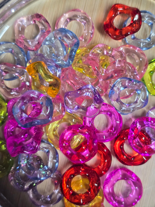 Plastic wavy spacers