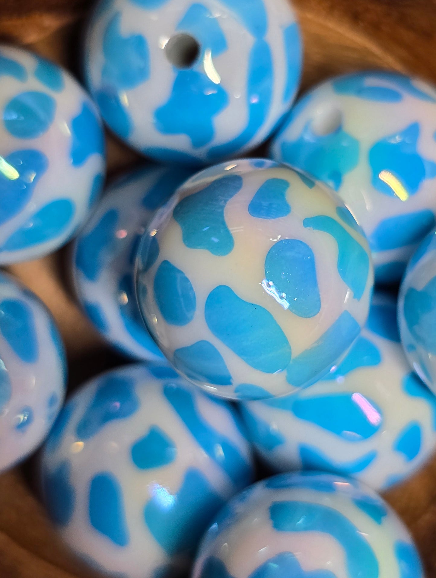 Acrylic 20mm blue cow print beads