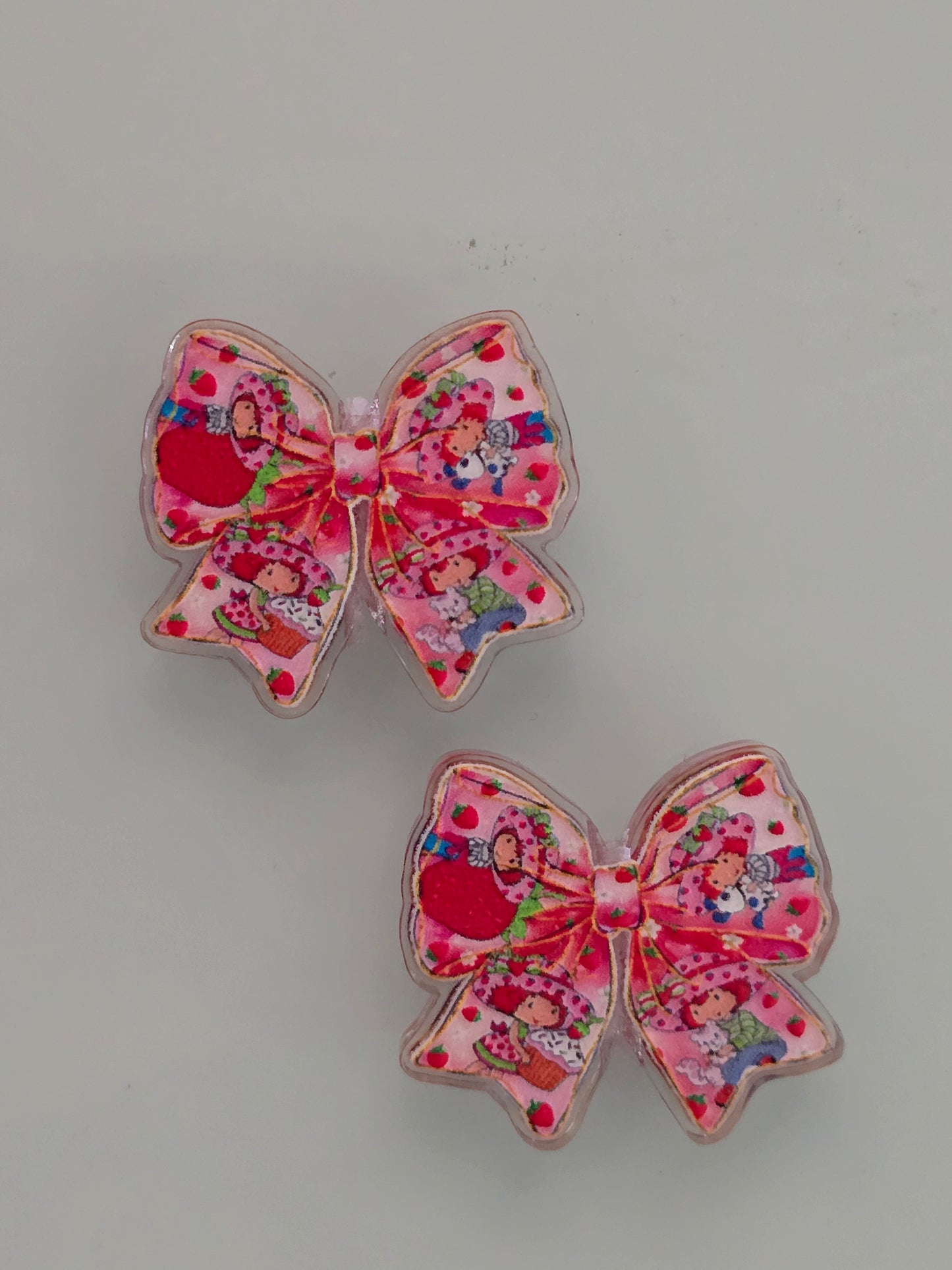 Acrylic focal beads strawberry bow