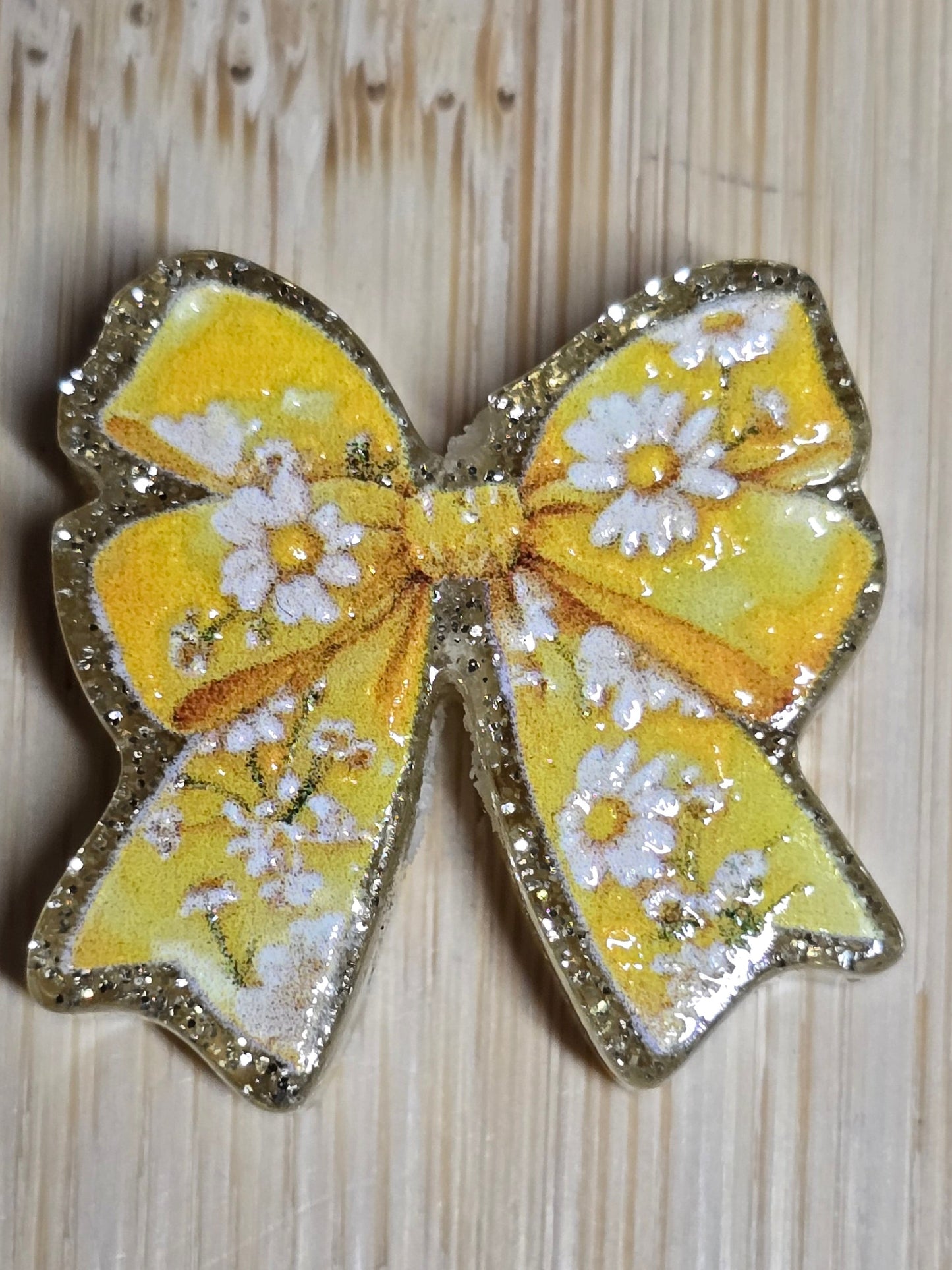 Acrylic glitter focal beads yellow bow with white daisies