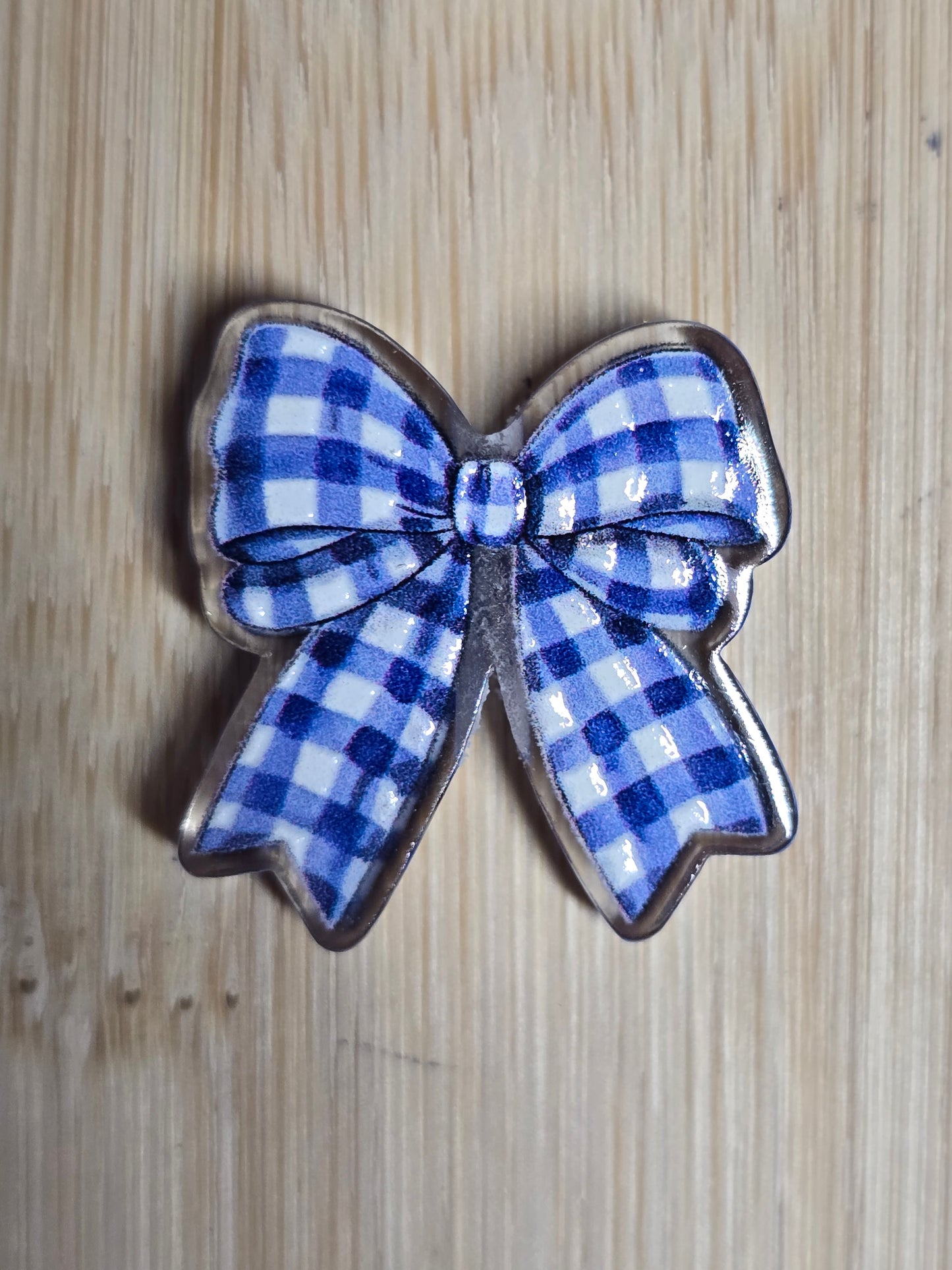 Acrylic focal beads blue/whi checkered bow