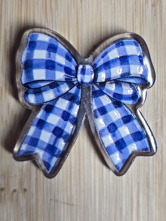 Acrylic focal beads blue/whi checkered bow