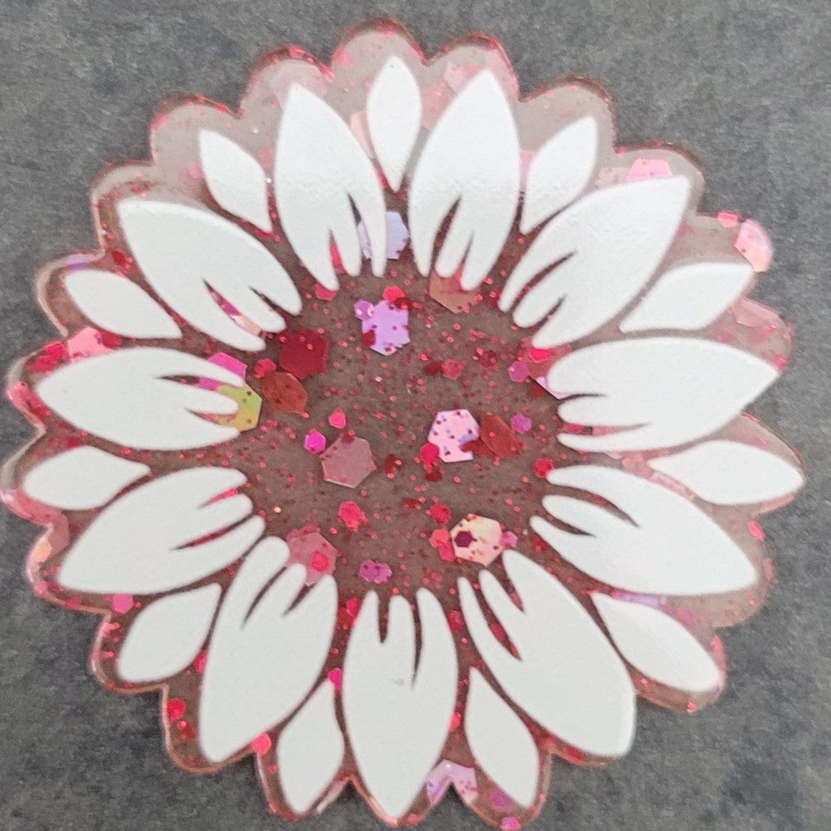 Acrylic flatback diy- white daisy pink center