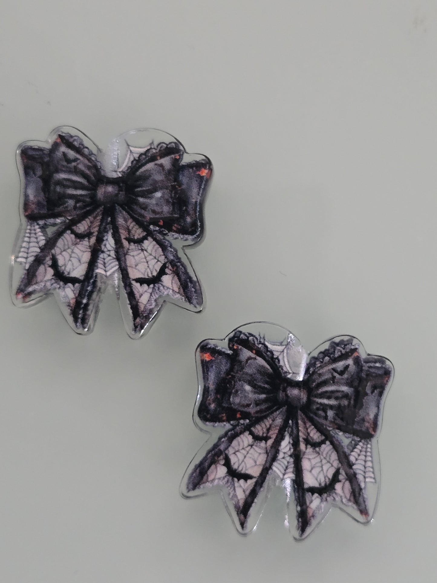 Acrylic focal beads black bow