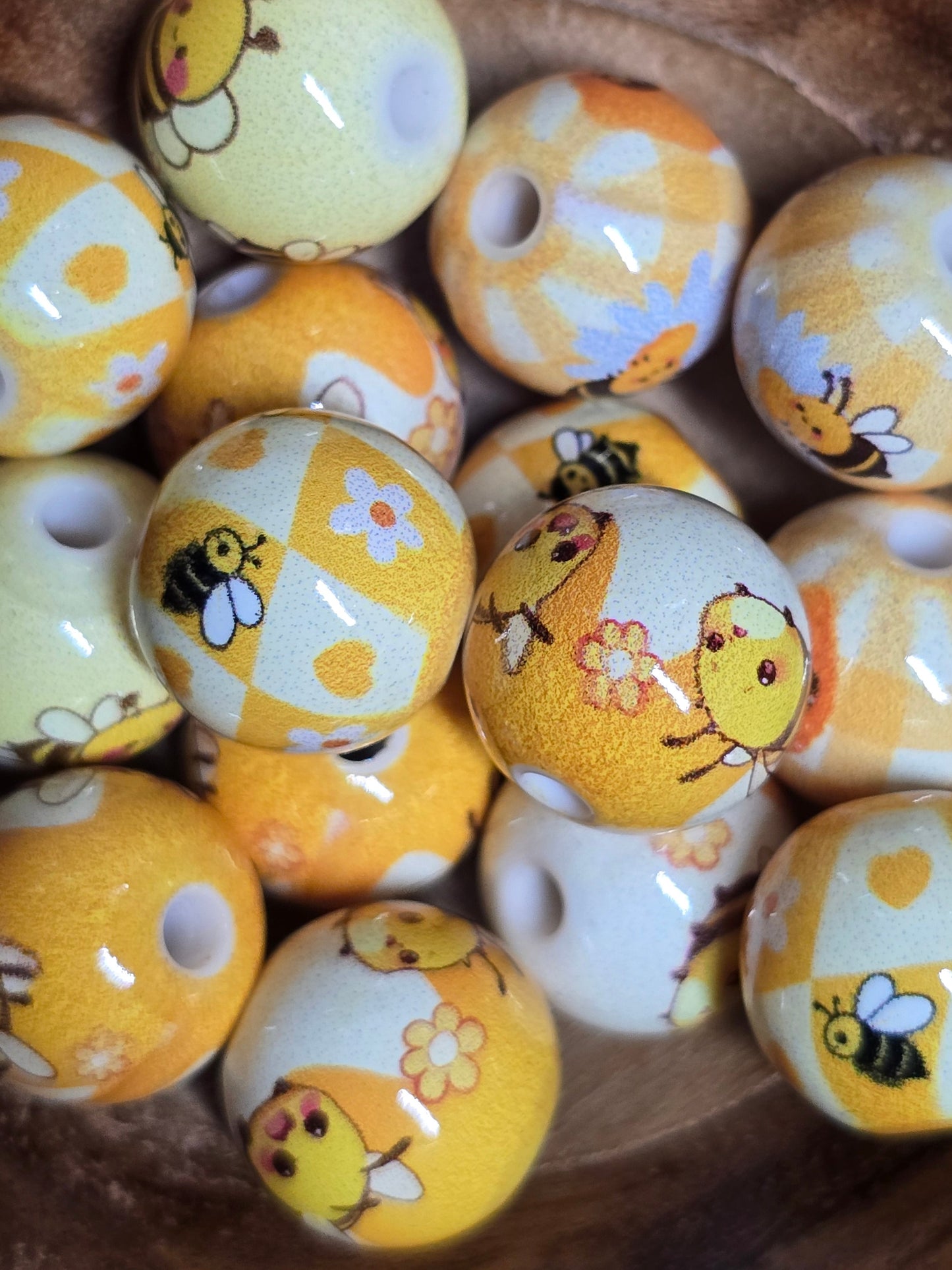 Acrylic 16mm white character beads